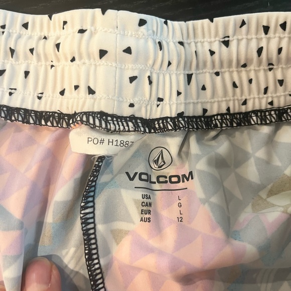 Volcom Abstract Swim cover shorts L - Picture 3 of 4